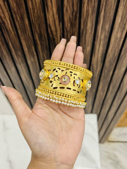 Golden brass bracelet multi