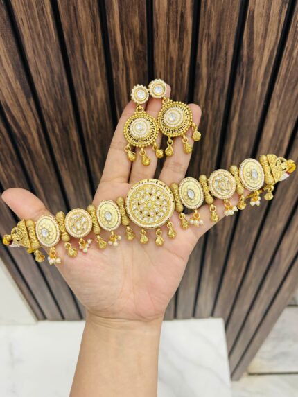 Circle gold a like necklace