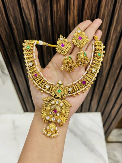 Simmi gold a like necklace multi
