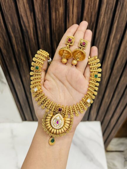 kavita gold a like necklace