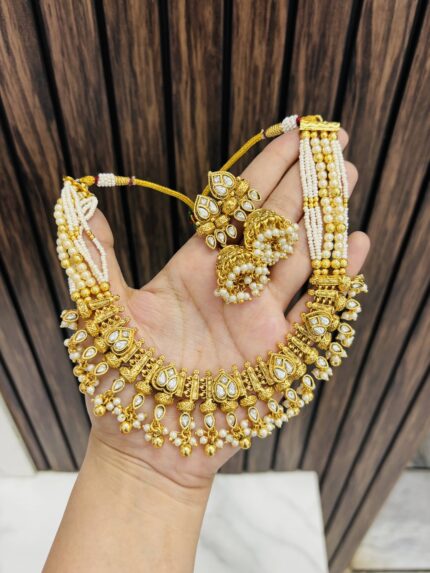 Preeti gold a like necklace white