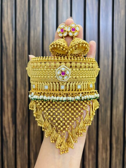 Nisha gold a like necklace green