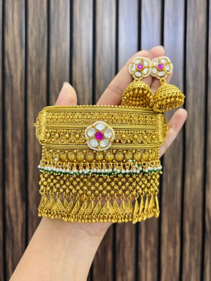 Sarika gold a like necklace Green