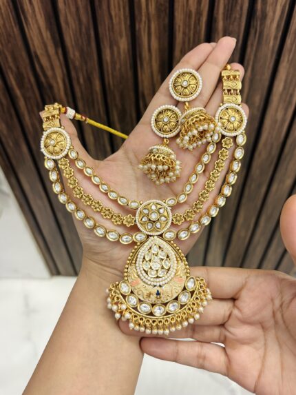 Sanvi gold a like necklace white