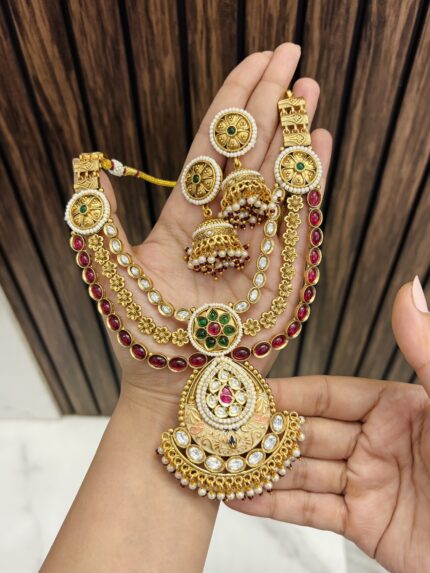 Sanvi gold a like necklace Ruby-green