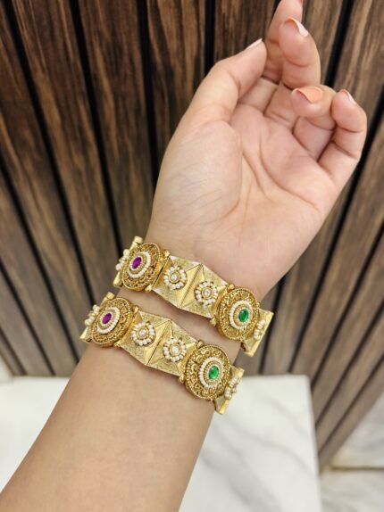 Mahira gold a like kade pair