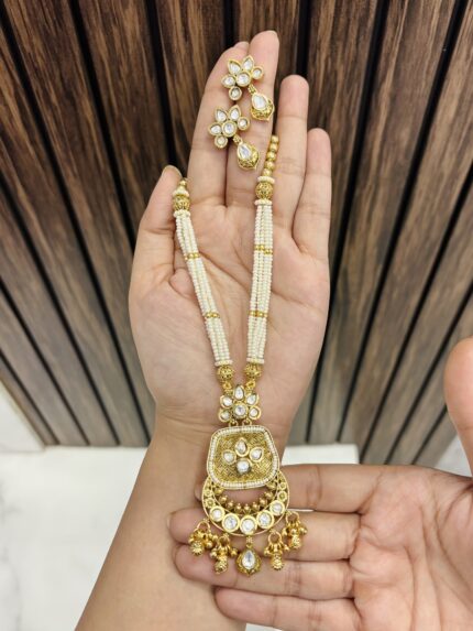 Light weight gold a like necklace white