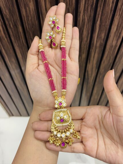 Light weight gold a like necklace Pink